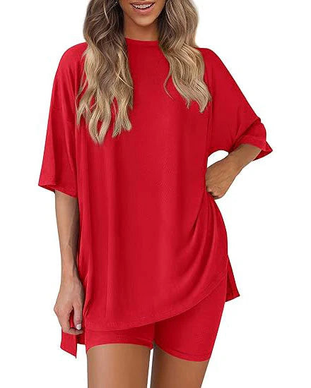 Lässiges 2-teiliges Loungewear-Set: Oversized Top mit Seitenschlitzen & eng anliegende Shorts