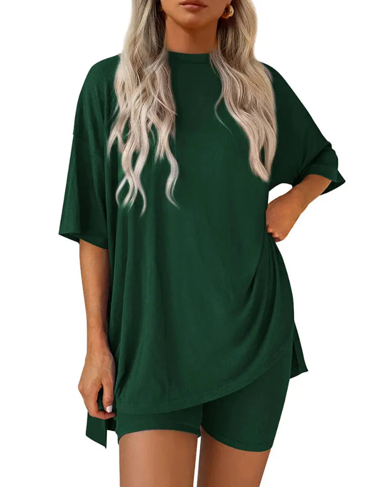 Lässiges 2-teiliges Loungewear-Set: Oversized Top mit Seitenschlitzen & eng anliegende Shorts