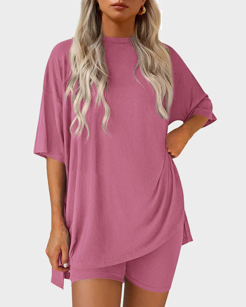 Lässiges 2-teiliges Loungewear-Set: Oversized Top mit Seitenschlitzen & eng anliegende Shorts