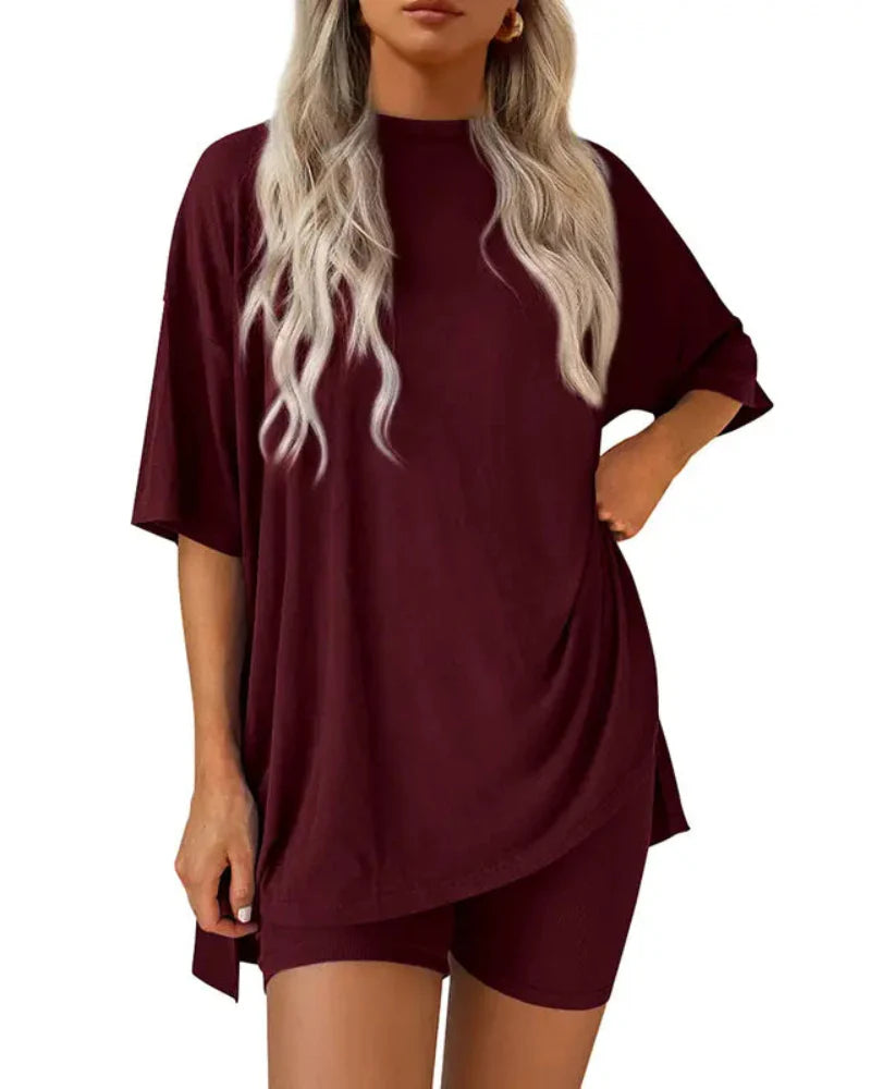 Casual tweedelige loungewearset met oversized top met splitzoom & aansluitende short