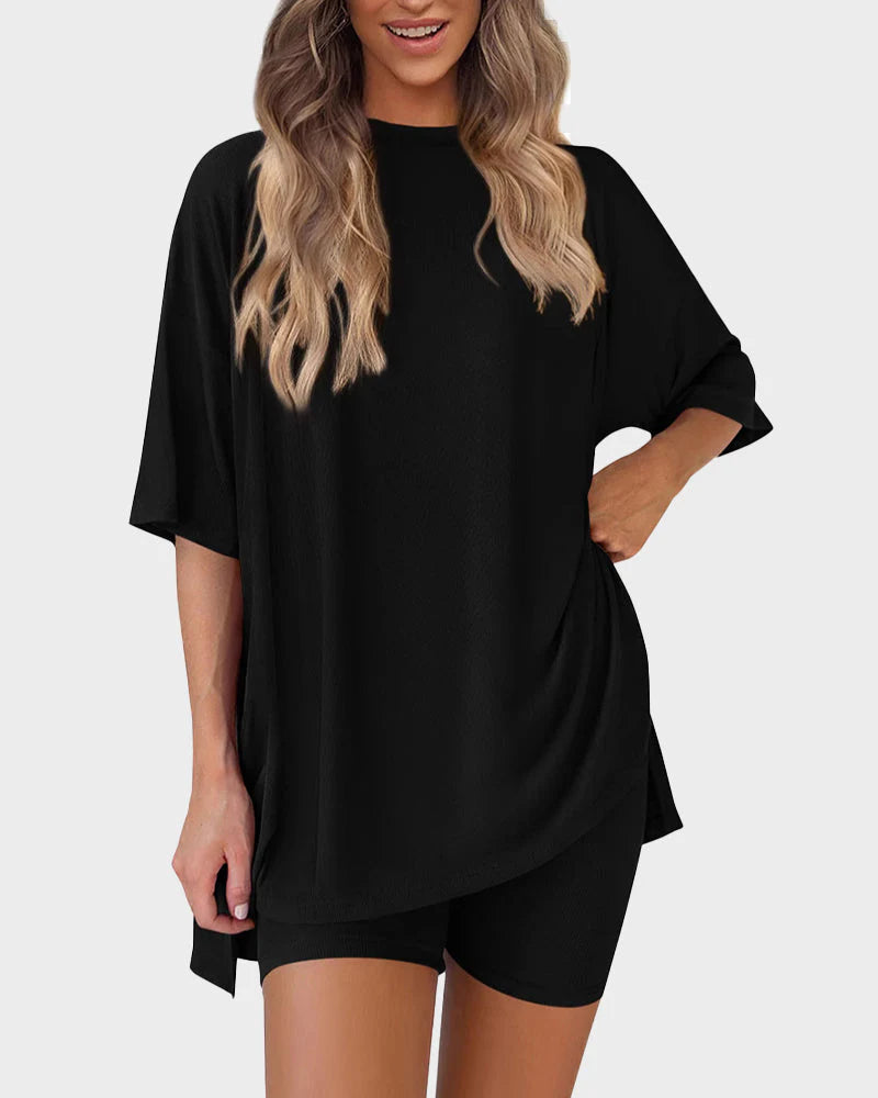 Casual tweedelige loungewearset met oversized top met splitzoom & aansluitende short