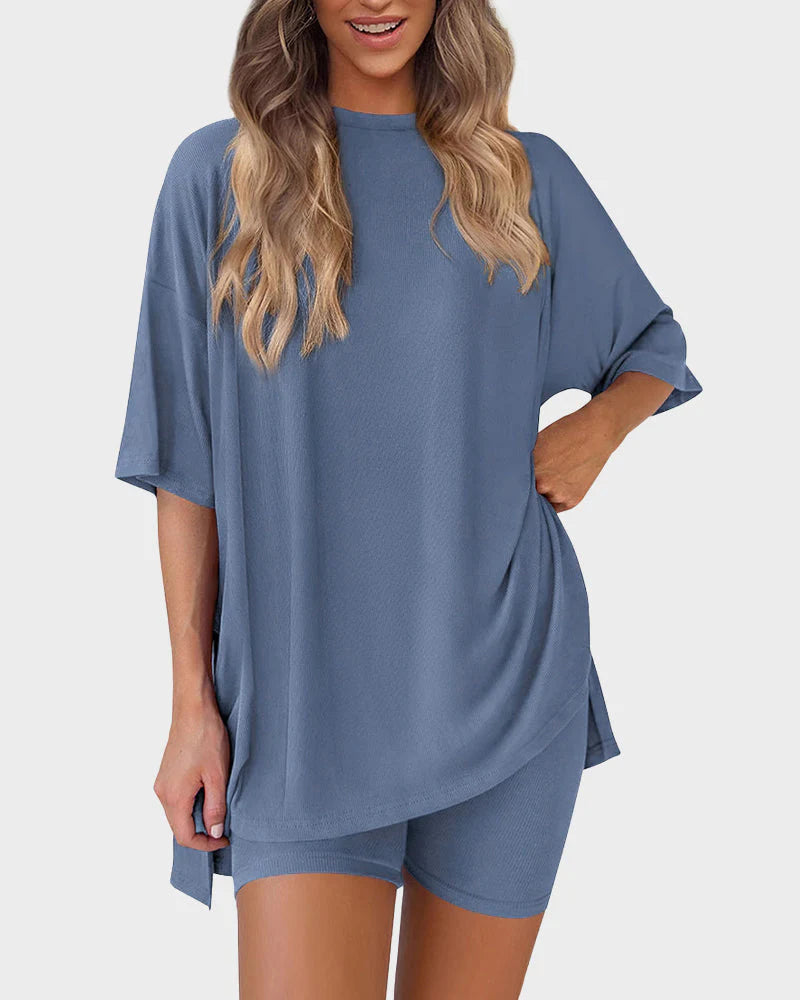 Lässiges 2-teiliges Loungewear-Set: Oversized Top mit Seitenschlitzen & eng anliegende Shorts